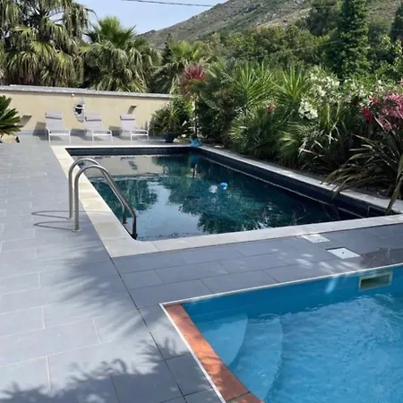 2 Maison 14 Couchages 1 Maison 5 Couchages Et 1 Maison 9 Couchages Dans Un Environnement Calme Avec Piscine Privee *
