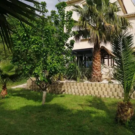 2 Maison 14 Couchages 1 Maison 5 Couchages Et 1 Maison 9 Couchages Dans Un Environnement Calme Avec Piscine Privee Holiday home *